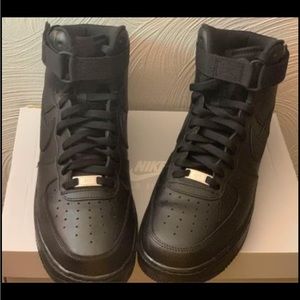 They been worn twice I just hate the look of these shoes so I’m up for offers..